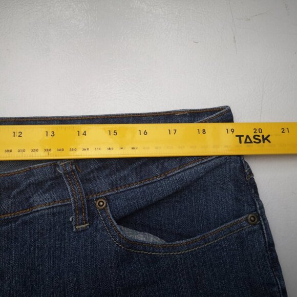 Bum Equipment Ladies Size 16W Petite Plus Medium Wash Jean Capri's - Picture 12 of 14